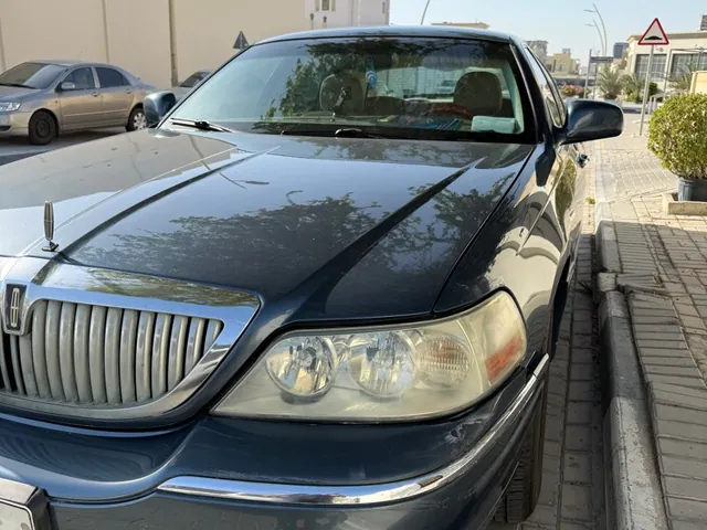 صورة 2005 لينكون تاون كار