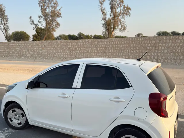 صورة 2021 كيا بيكانتو جي تي لاين