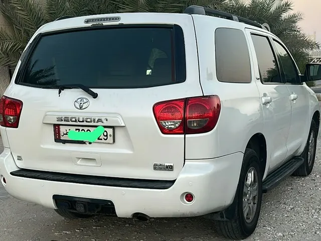 صورة 2016 تويوتا سيكويا ليميتد