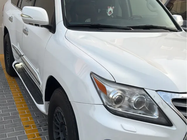 Photo of 2011 Lexus LX 570
