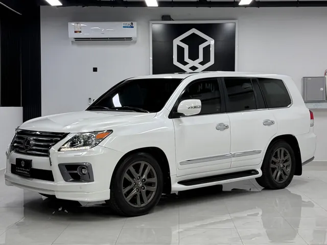 صورة 2012 لكزس LX 570 S