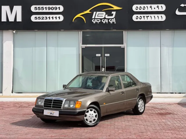صورة 1992 مرسيدس-بنز CLA 200