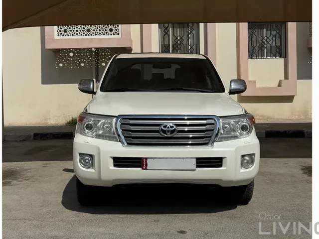 صورة 2014 تويوتا لاند كروزر GXR
