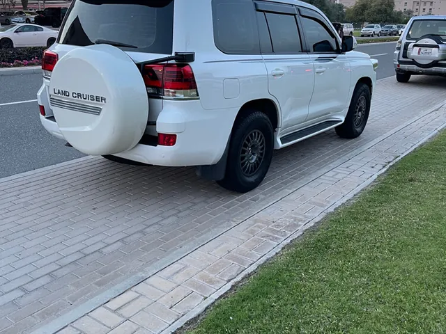 Photo of 2017 Toyota Land Cruiser GX