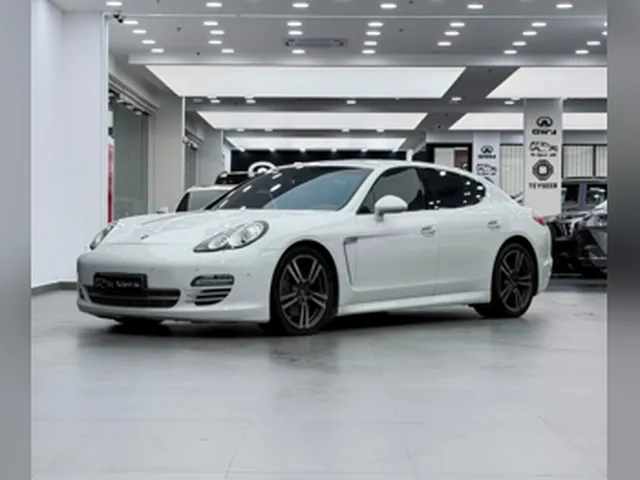 Photo of 2013 Porsche Panamera