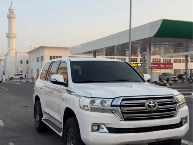 صورة 2018 تويوتا لاند كروزر VXR