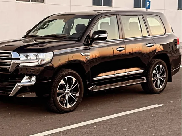 صورة 2020 تويوتا لاند كروزر VXR