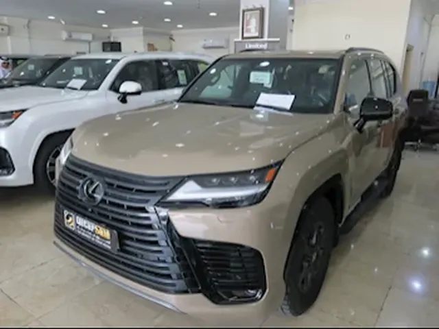صورة 2025 لكزس LX 600 أوفرتريل