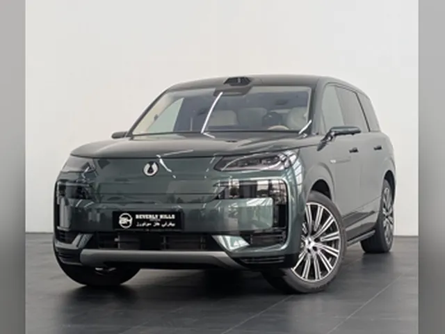 Photo of 2025 Denza N9 Flagship
