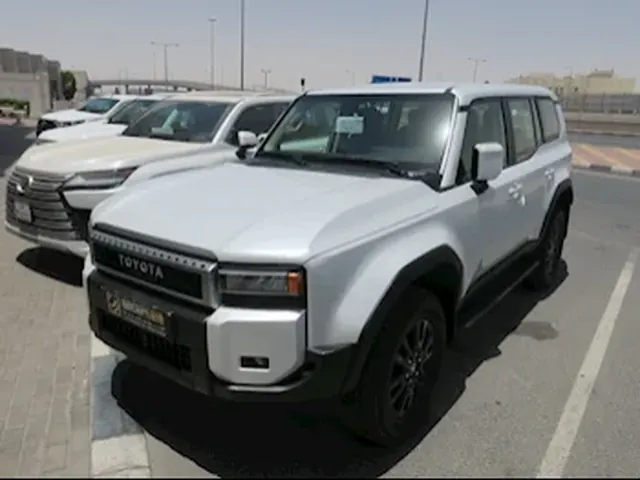 صورة 2025 تويوتا لاند كروزر برادو