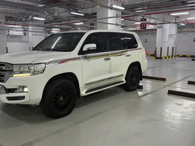 Photo of 2017 Toyota Land Cruiser GXR