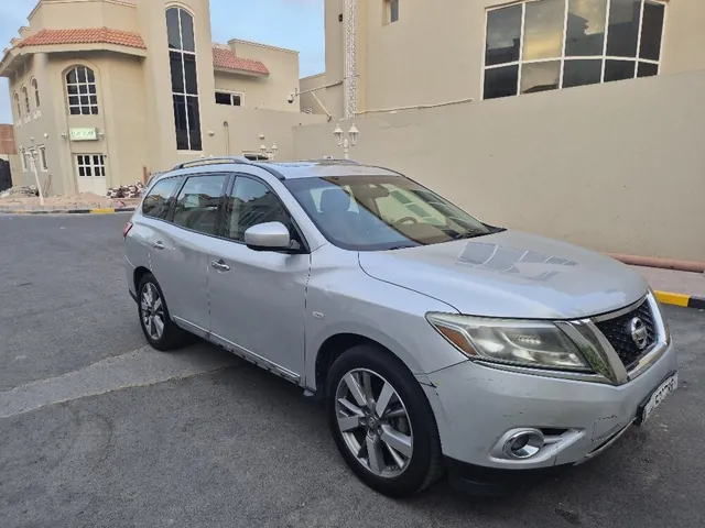 Photo of 2013 Nissan Pathfinder SL
