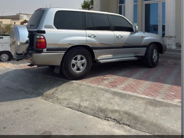 Photo of 2000 Toyota Land Cruiser GX