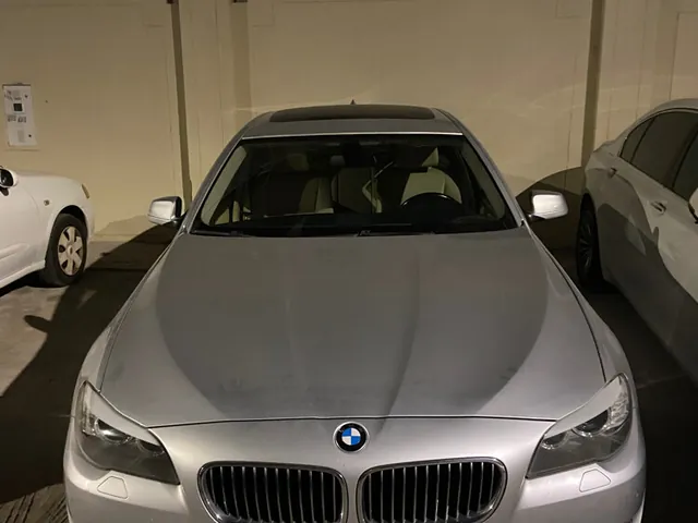 Photo of 2012 BMW 5-Series 520i