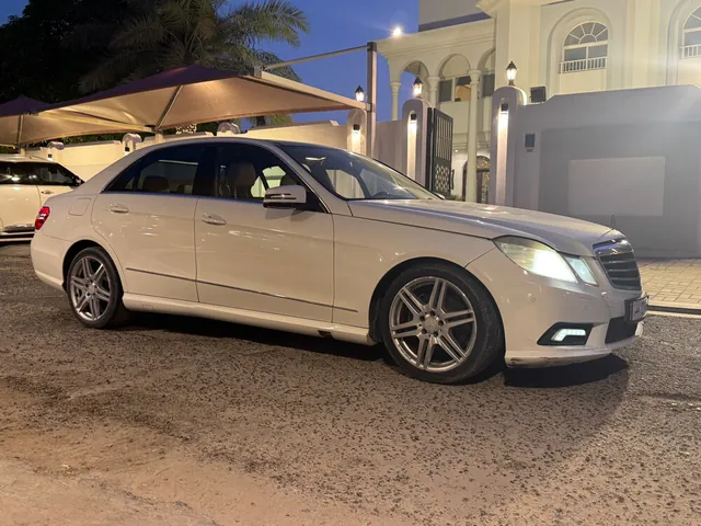 صورة 2010 مرسيدس-بنز E 300