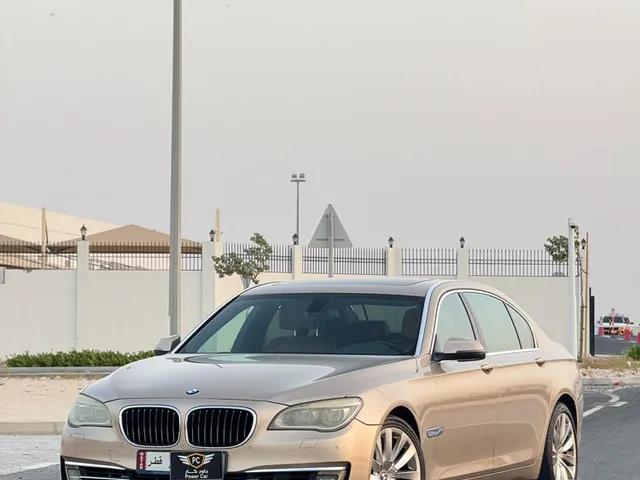 صورة 2013 بي إم دبليو الفئة السابعة 740Li