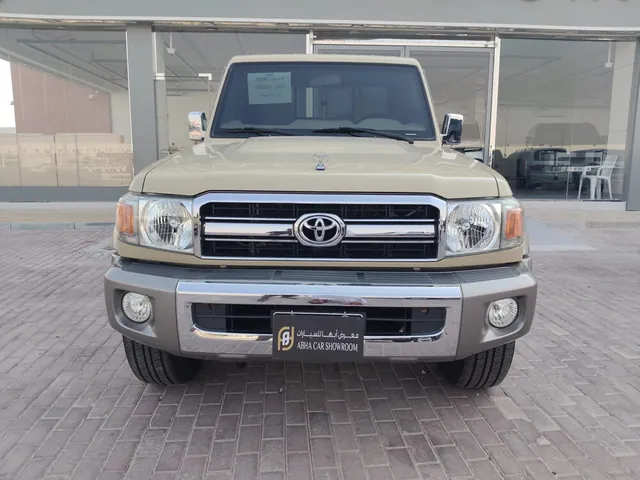 صورة 2018 تويوتا لاند كروزر LX