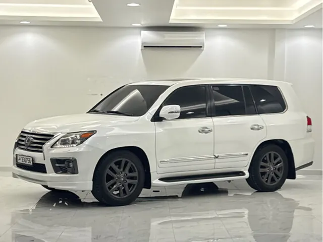 Photo of 2015 Lexus LX 570