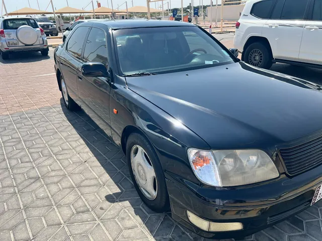 Photo of 2000 Lexus LS 400