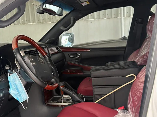 Photo of 2014 Lexus LX 570