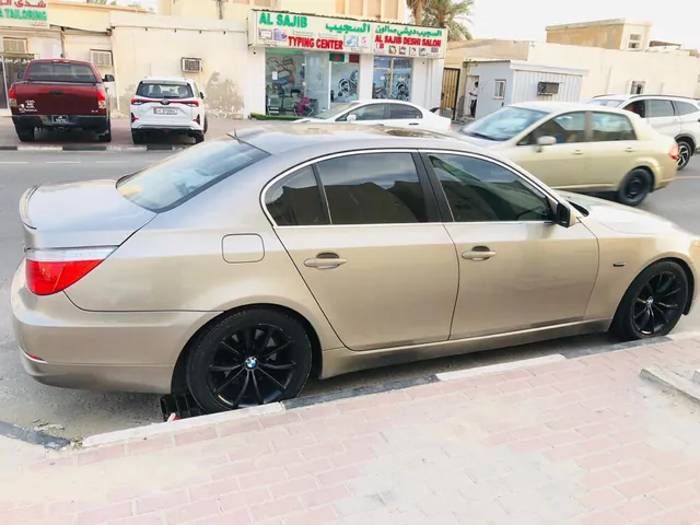 صورة 2009 بي إم دبليو الفئة الخامسة 525i