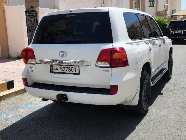 صورة 2013 تويوتا لاند كروزر GXR