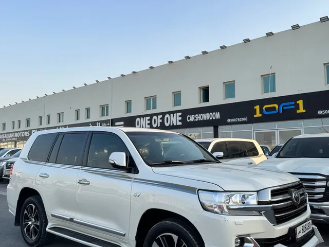 صورة 2018 تويوتا لاند كروزر VXR
