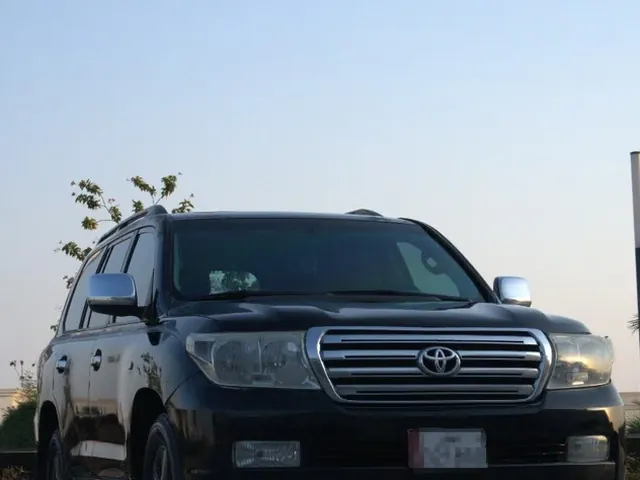 صورة 2011 تويوتا لاند كروزر VXR