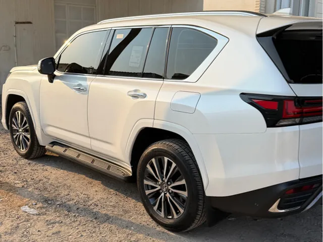 صورة 2026 لكزس LX 600 لكجري