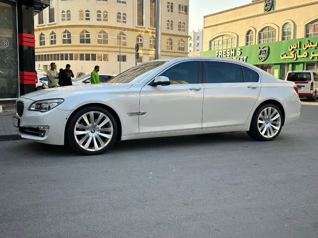 صورة 2013 بي إم دبليو الفئة السابعة 740iL