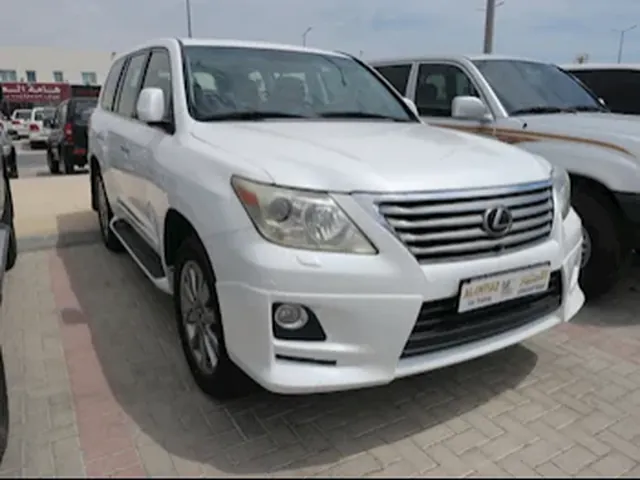 صورة 2011 لكزس LX 570
