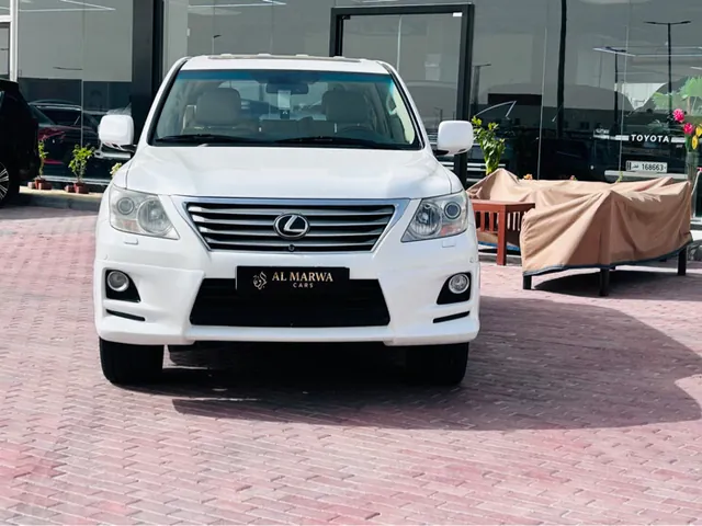 Photo of 2011 Lexus LX 570
