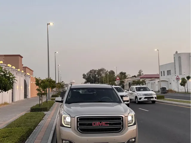 صورة 2015 جي إم سي يوكون XL SLT