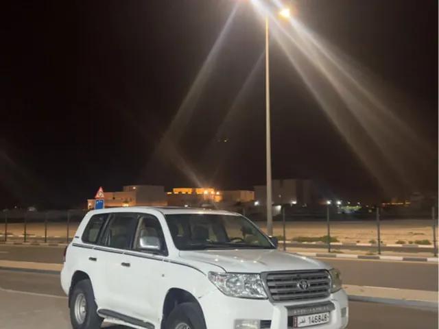 صورة 2011 تويوتا لاند كروزر VXR