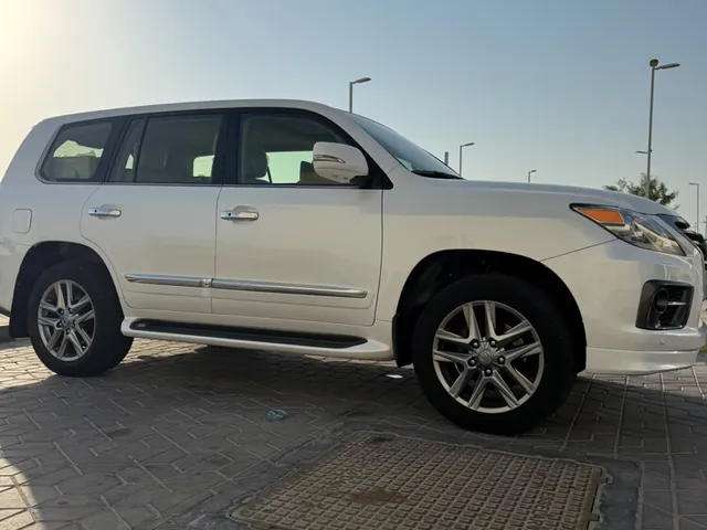 صورة 2015 لكزس LX 570 S