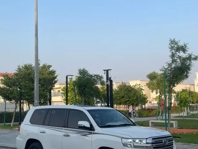 صورة 2018 تويوتا لاند كروزر GXR