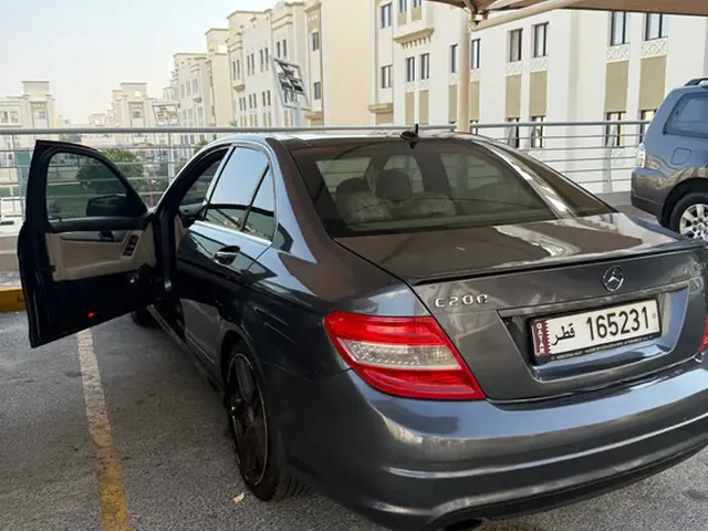 صورة 2010 مرسيدس-بنز C 200
