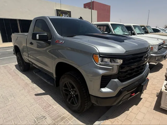 صورة 2023 شيفروليه سيلفرادو LT ترايل بوس