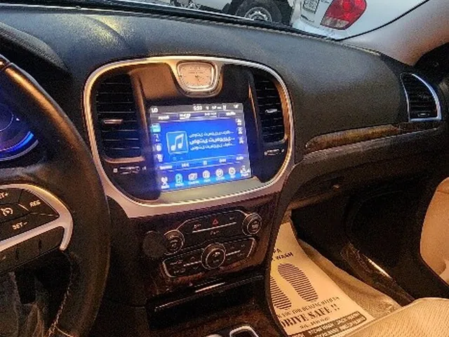 صورة 2016 كرايسلر 300 C