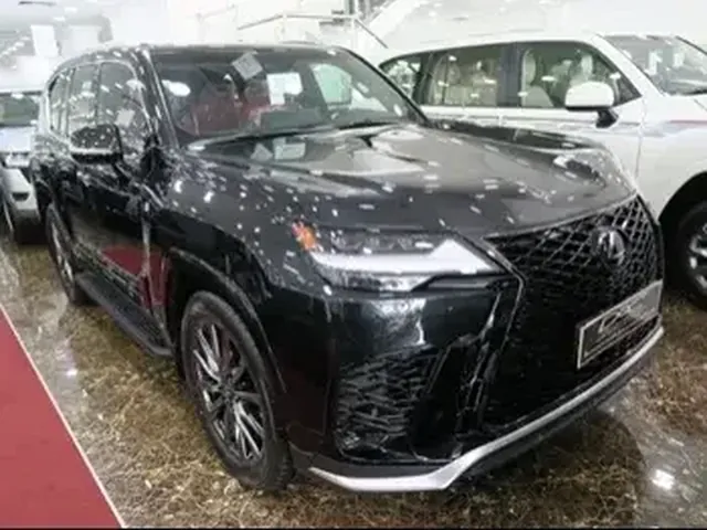 صورة 2023 لكزس LX 600 اف سبورت