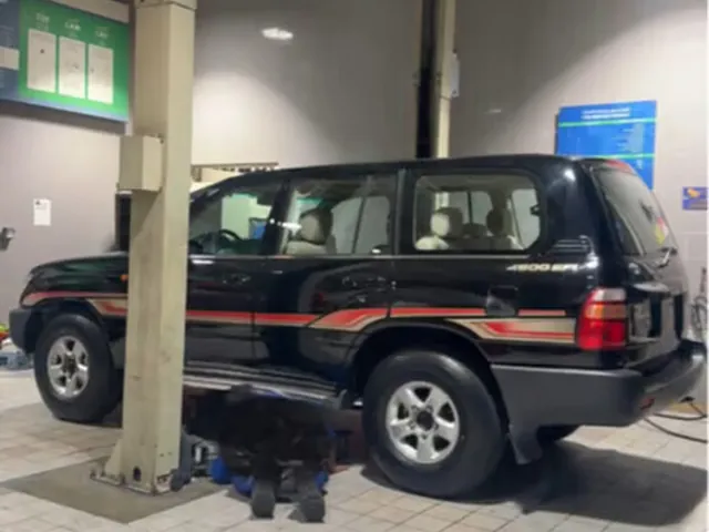 Photo of 2006 Toyota Land Cruiser GX