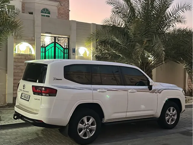 Photo of 2022 Toyota Land Cruiser GXR