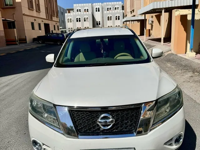 Photo of 2013 Nissan Pathfinder SE