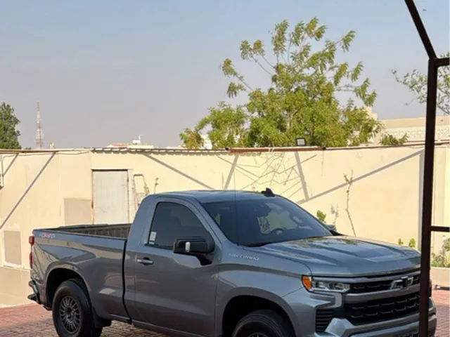 صورة 2023 شيفروليه سيلفرادو RST