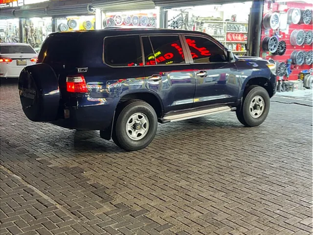 Photo of 2013 Toyota Land Cruiser GX