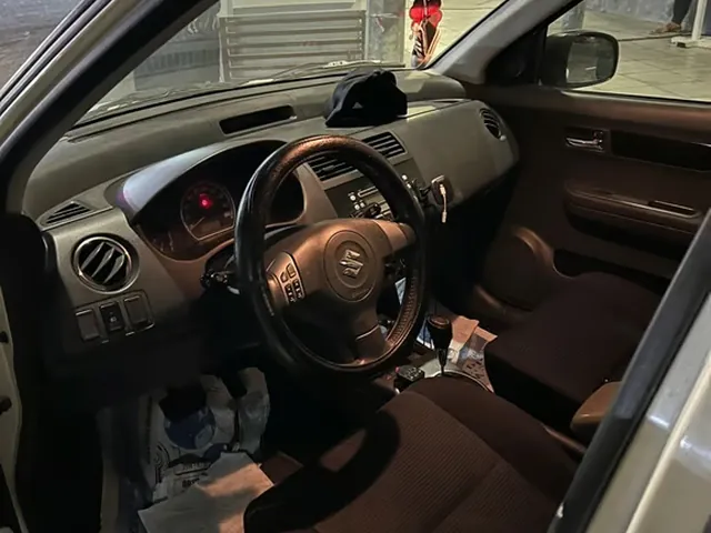 Photo of 2010 Suzuki Swift