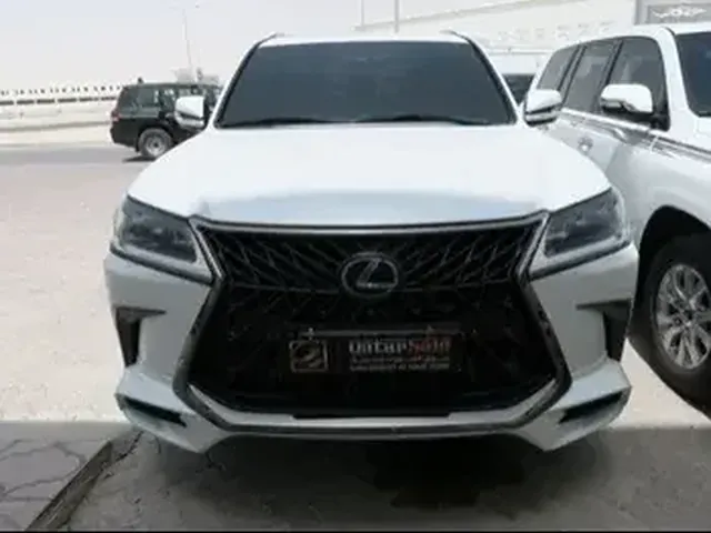 صورة 2019 لكزس LX 570 بلاك ايديشن