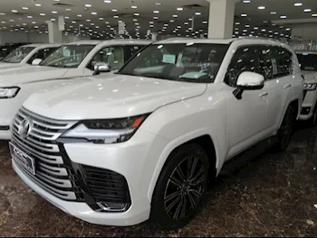 صورة 2024 لكزس LX 600 لكجري