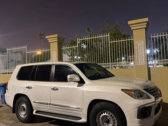 صورة 2011 لكزس LX 570 S
