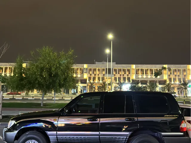 Photo of 2004 Toyota Land Cruiser GXR